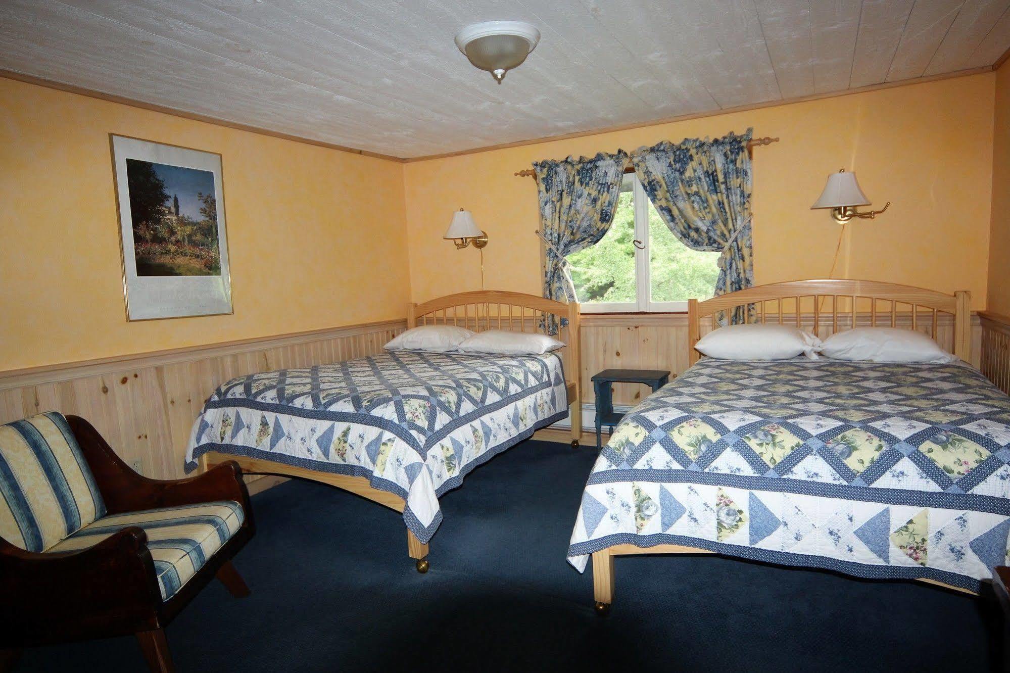 Blue Gentian Lodge At Magic Mountain Londonderry Esterno foto