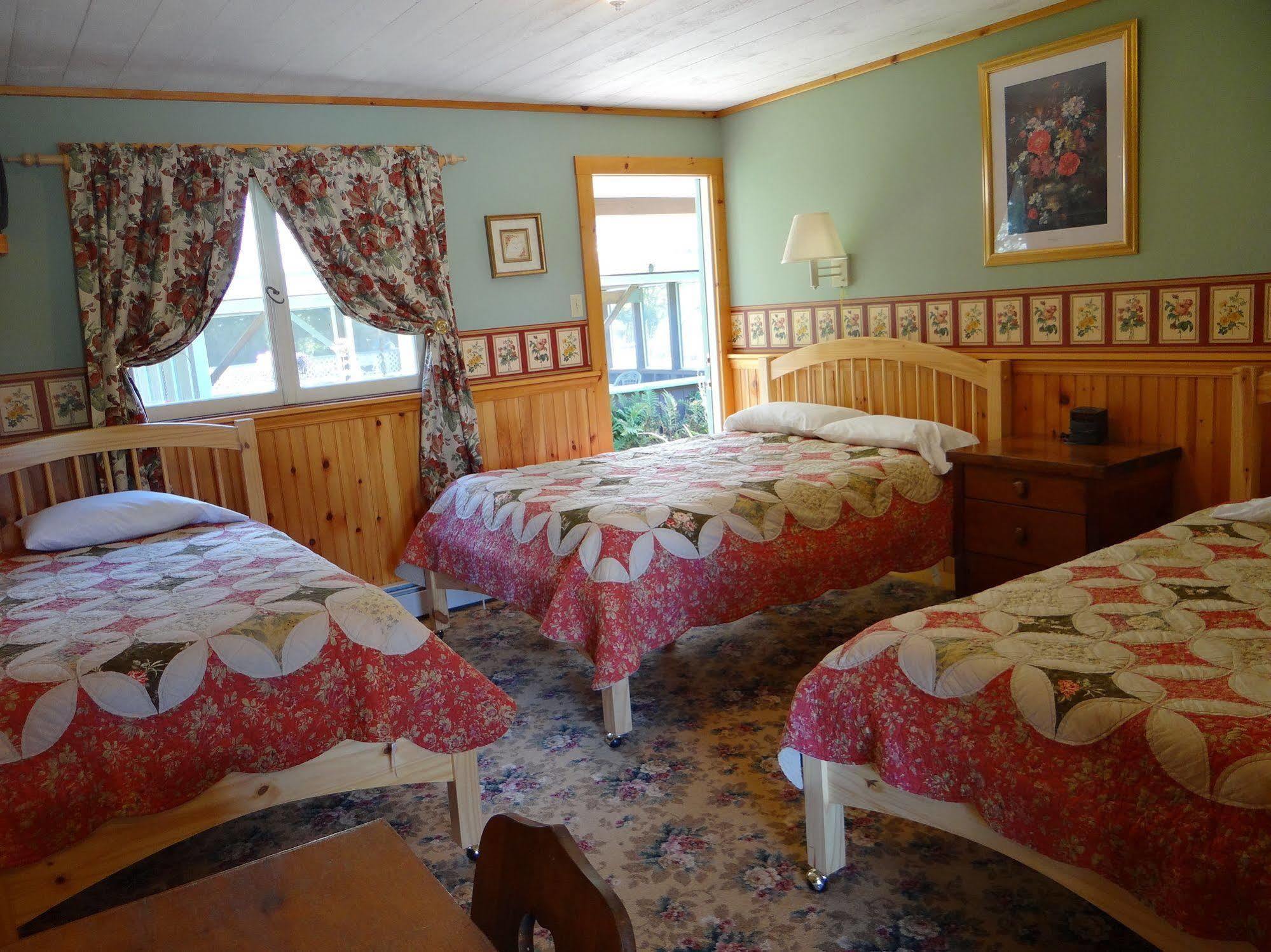 Blue Gentian Lodge At Magic Mountain Londonderry Esterno foto
