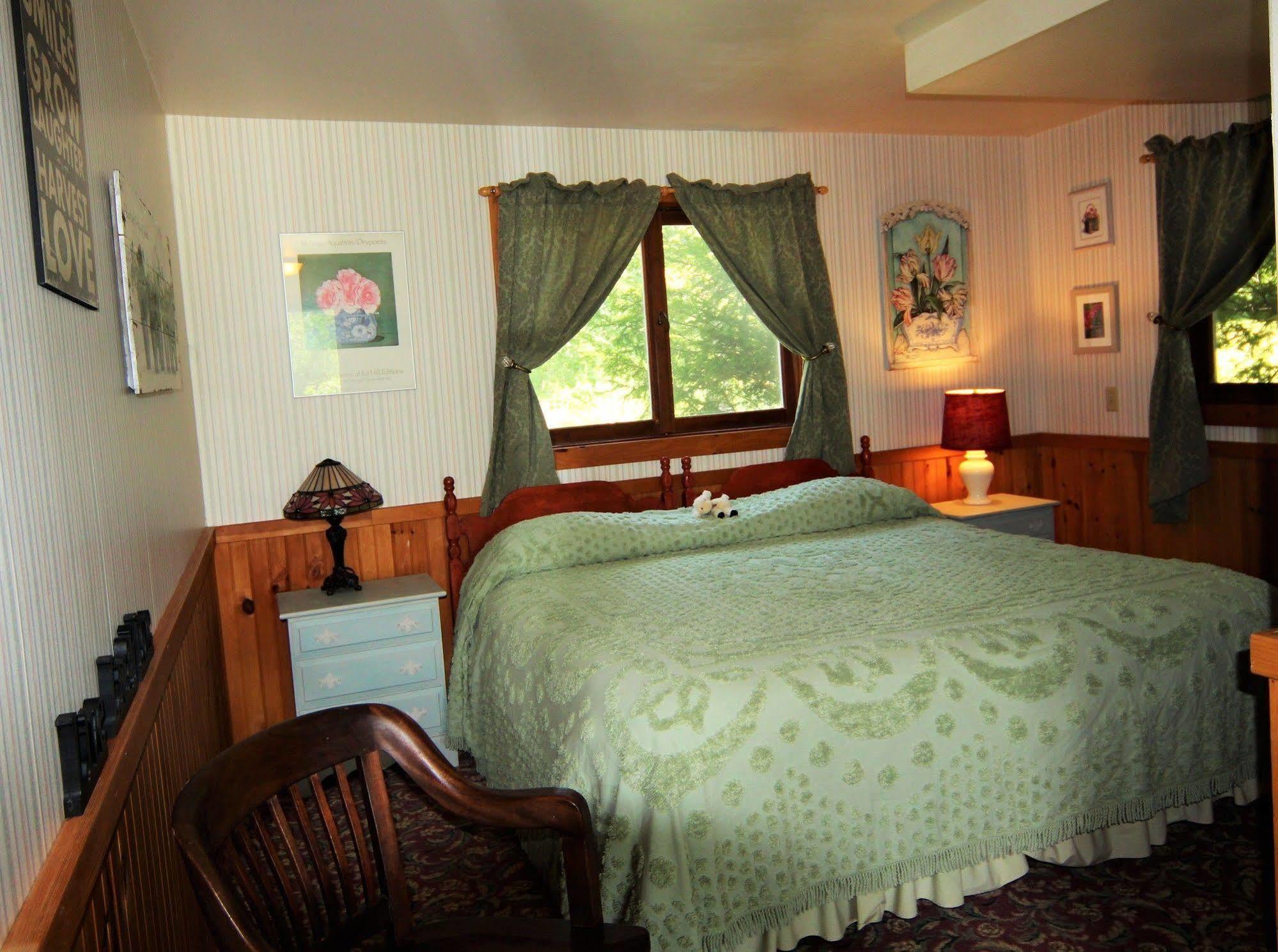 Blue Gentian Lodge At Magic Mountain Londonderry Esterno foto