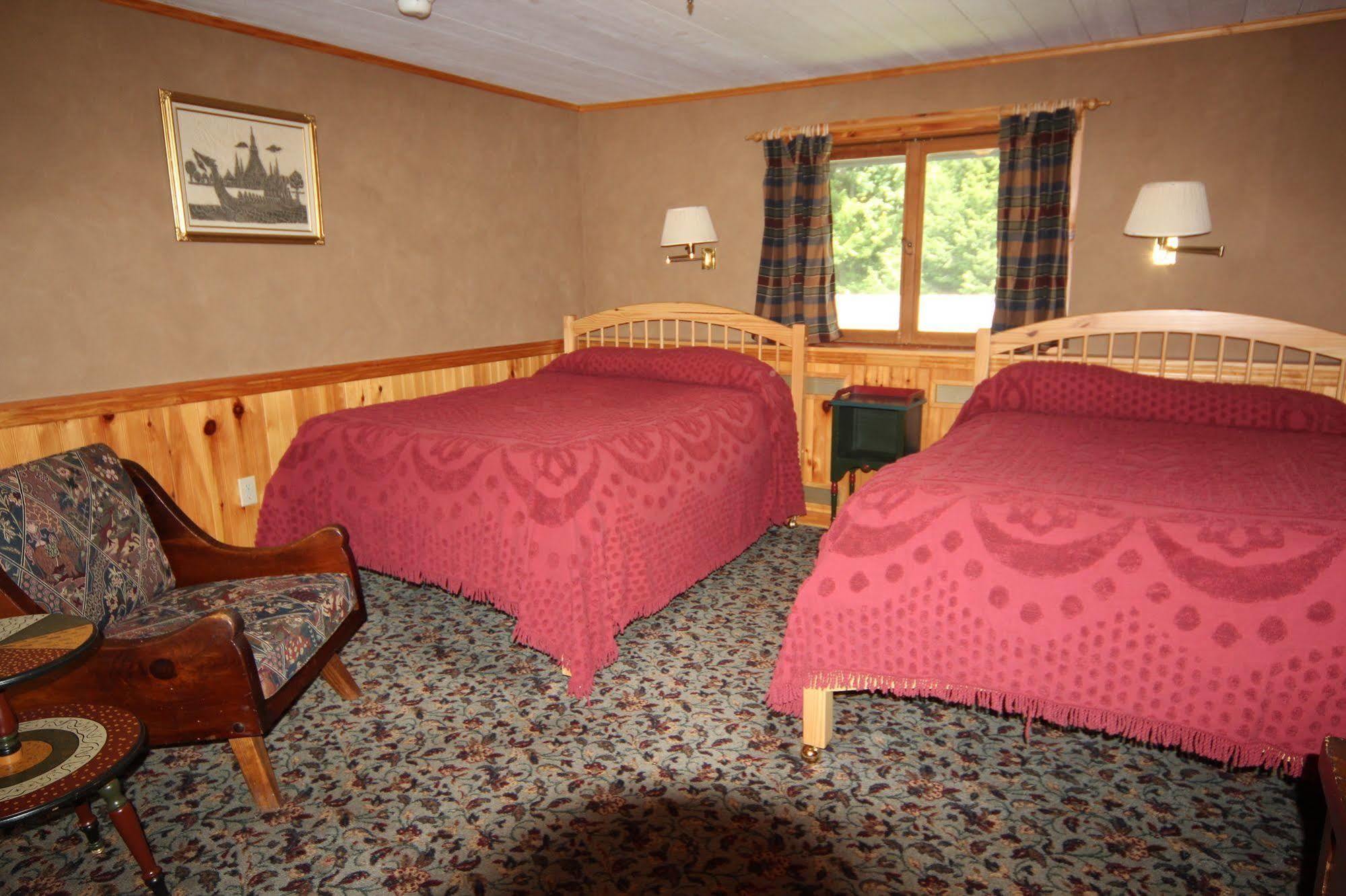 Blue Gentian Lodge At Magic Mountain Londonderry Esterno foto
