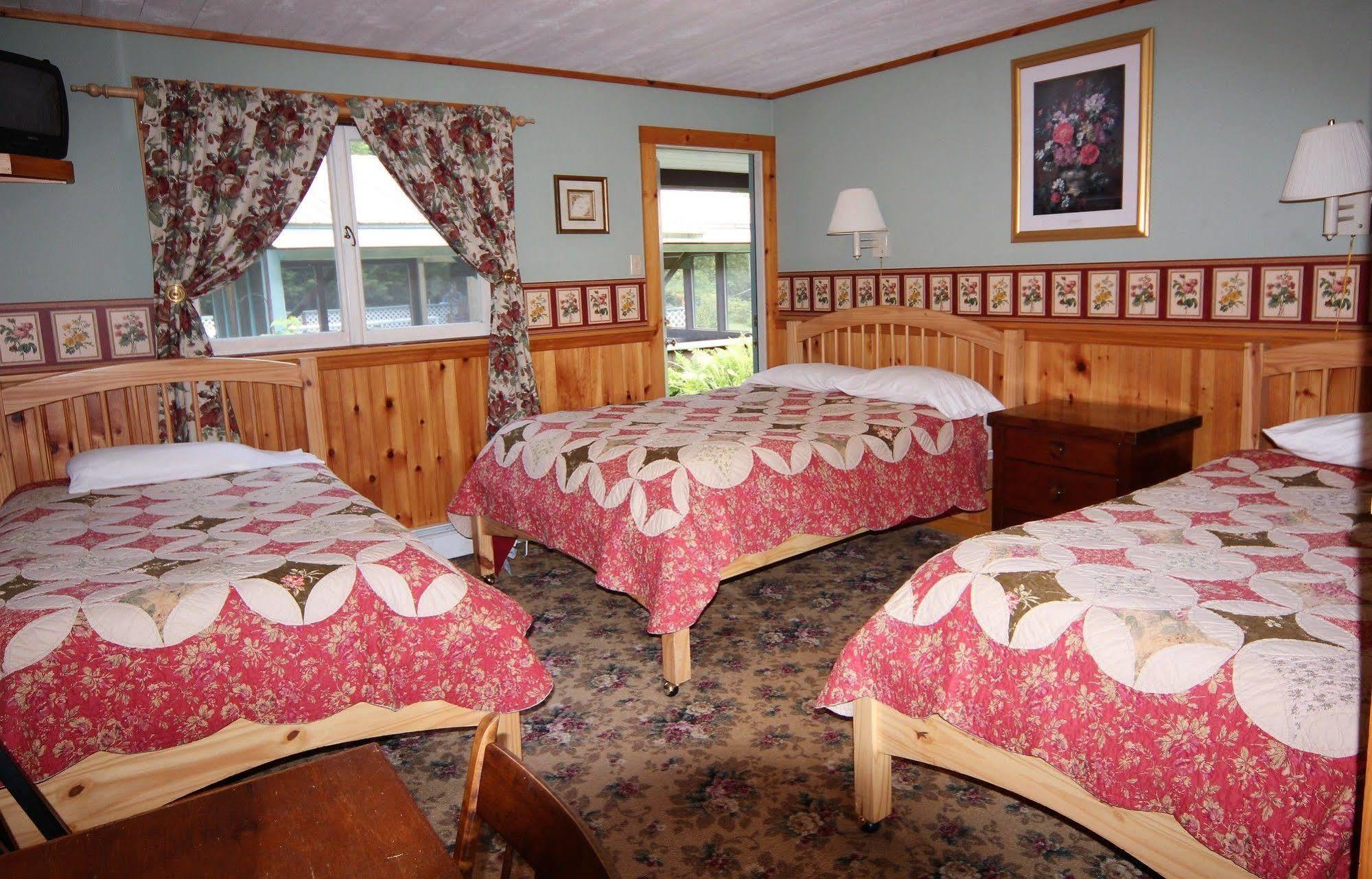 Blue Gentian Lodge At Magic Mountain Londonderry Esterno foto