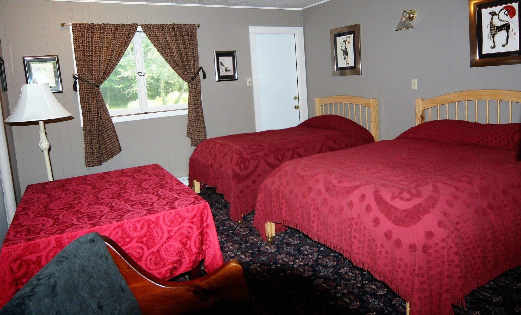 Blue Gentian Lodge At Magic Mountain Londonderry Esterno foto