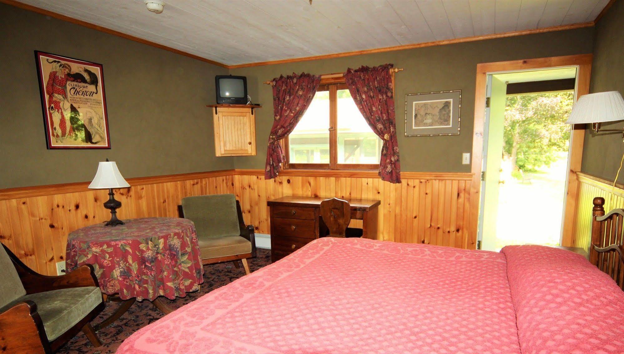 Blue Gentian Lodge At Magic Mountain Londonderry Esterno foto